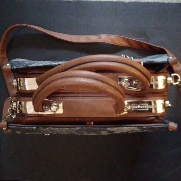 Diamond Pattern Handbag - Picture 3 of 6